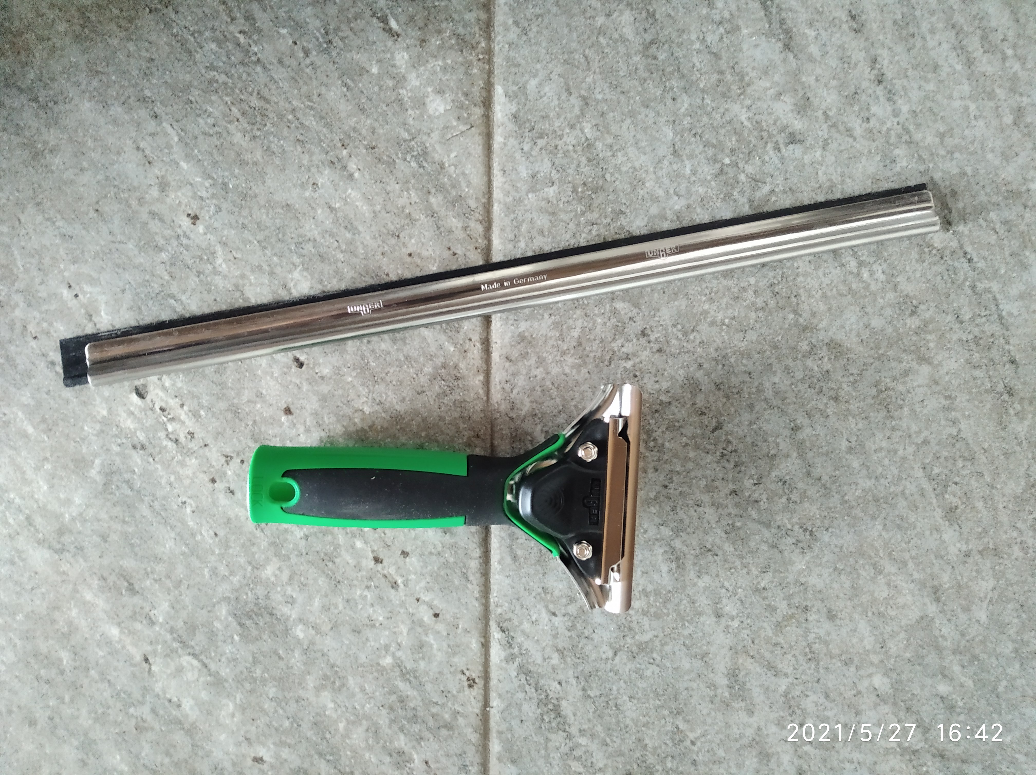 UNGER Black Series ErgoTec Hard ES35H Fensterabzieher 35 cm